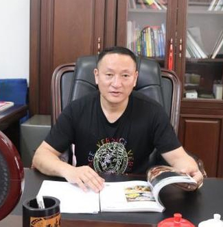 谭吉康：坚定信心 乘风破浪会有时